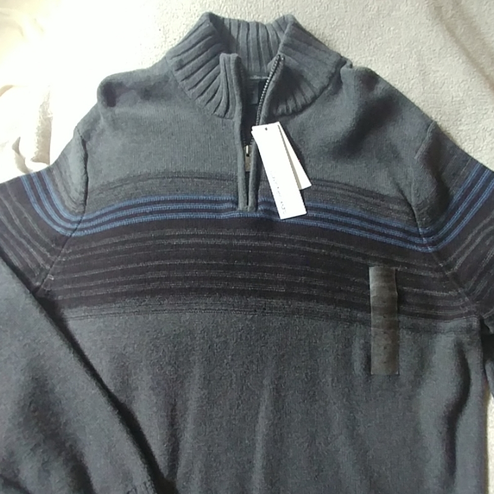 Never worn Calvin Klein men's sweater